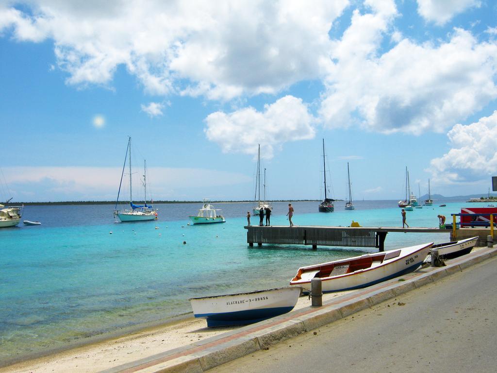 Bonaire Seaside Apartments Екстериор снимка