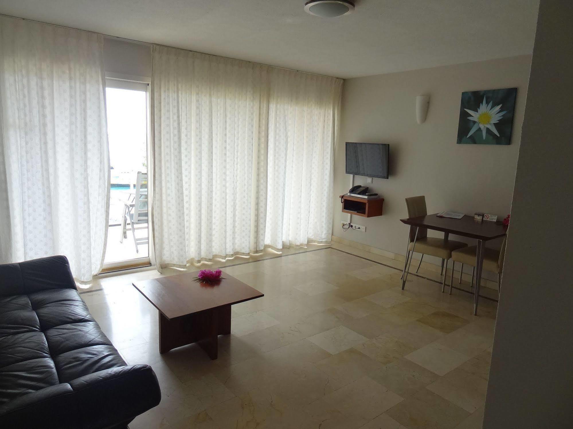 Bonaire Seaside Apartments Екстериор снимка