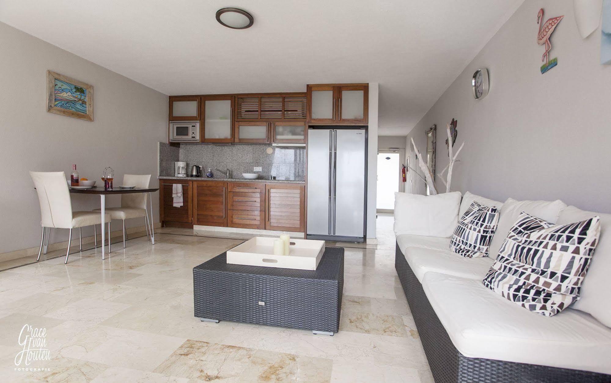 Bonaire Seaside Apartments Екстериор снимка