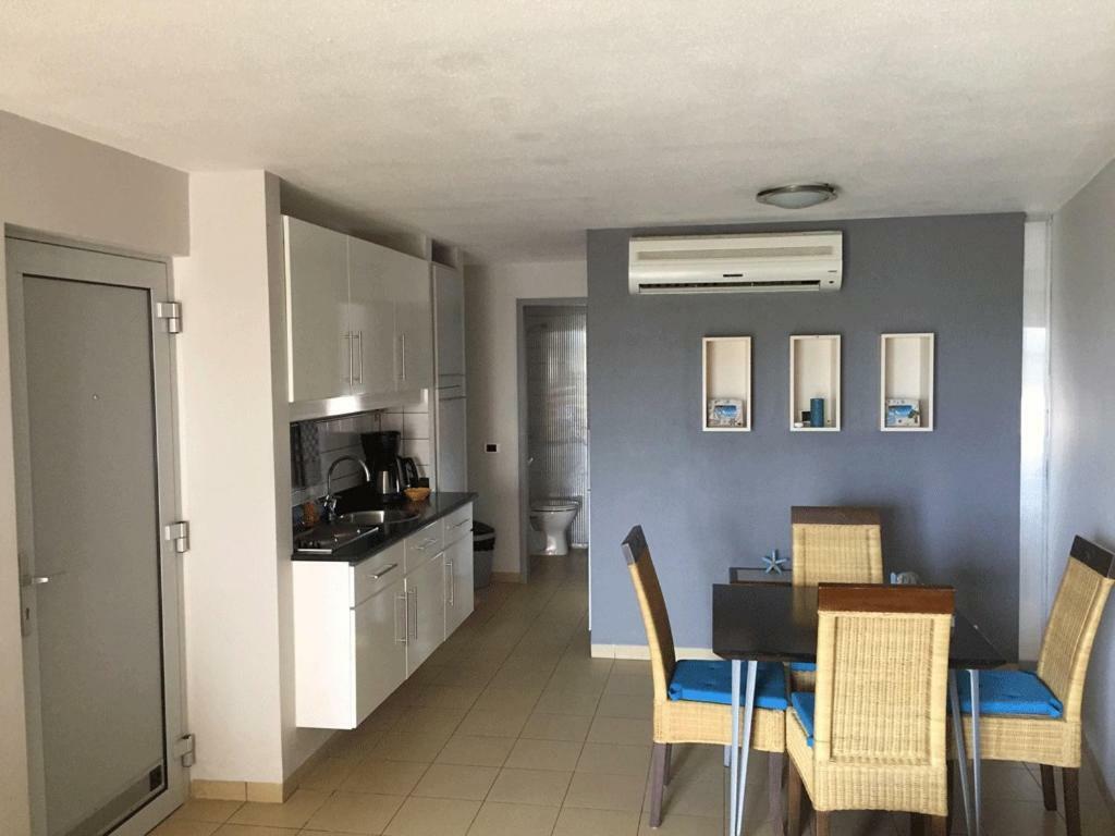 Bonaire Seaside Apartments Екстериор снимка